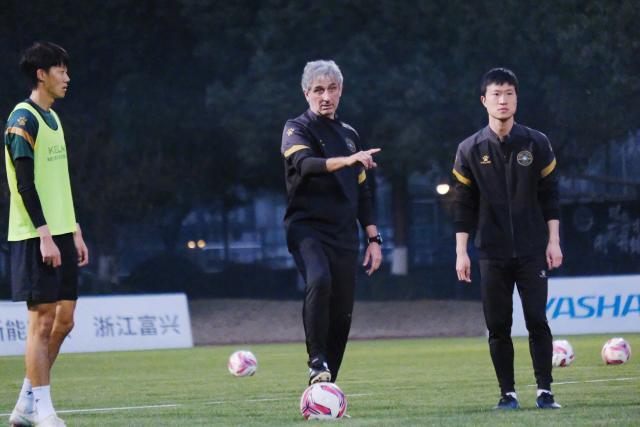 浙江队全力“补课”：瞄准本土外援 姚均晟随队训练