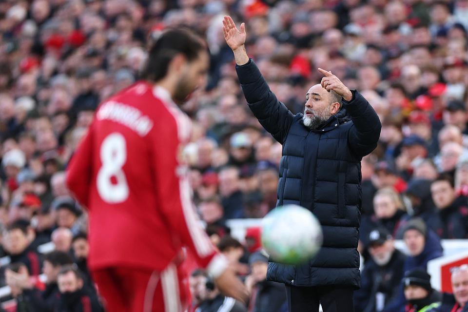 开云体育-遭残阵热刺绝平！利物浦连场给保级队送分 球迷狂嘘+王牌怒斥队友