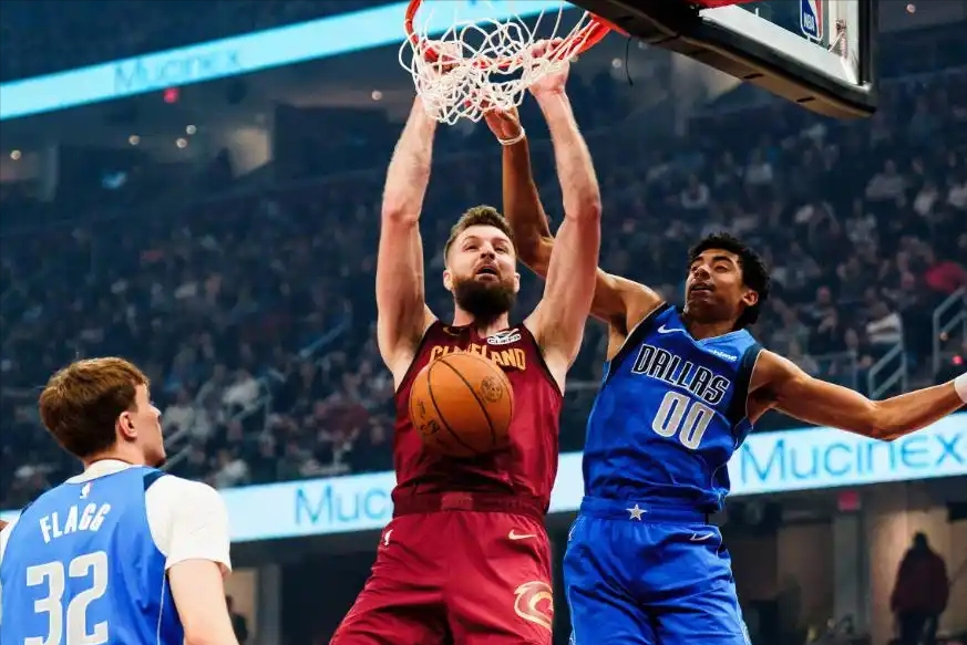 开云体育-首秀24+8+6记三分！“黑八”功臣&amp;amp;6400万先生，哈登超级帮手来了